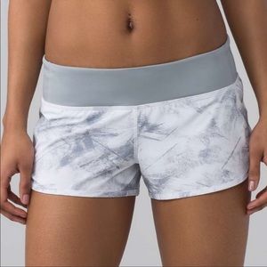 Lululemon speed up shorts 2.5”